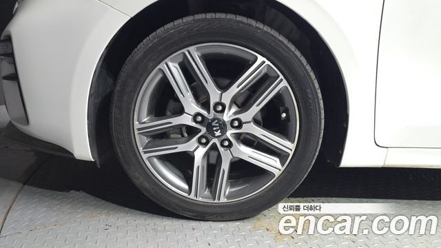 Kia K3 из Кореи Encar