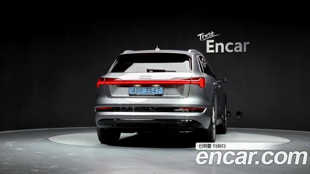 Audi e-tron 55 Quattro — пробег 60 180 км — фото 4 из 5