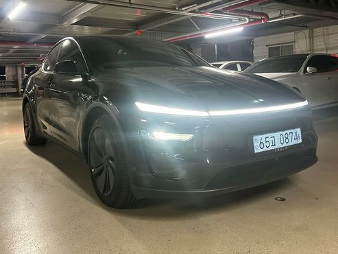 Tesla Model Y Premium RWD — пробег 789 км — фото 2 из 5