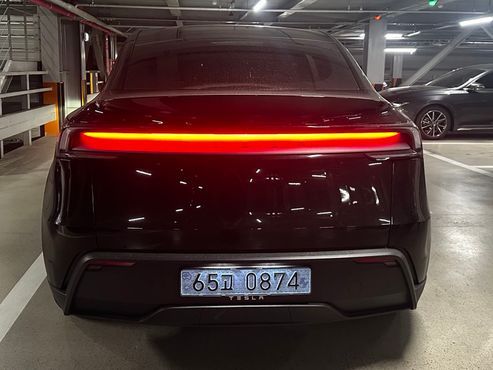 Tesla Model Y Premium RWD — пробег 789 км — фото 3 из 5