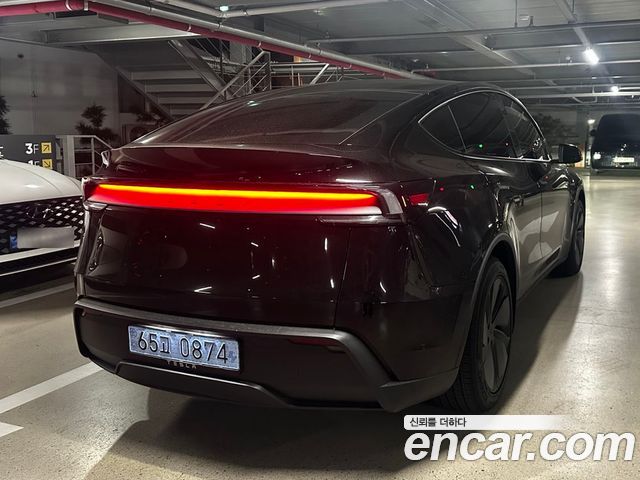 Tesla Model Y Premium RWD — пробег 789 км — фото 4 из 5