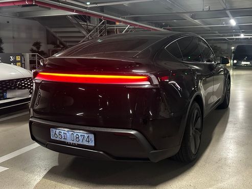 Tesla Model Y Premium RWD — пробег 789 км — фото 4 из 5