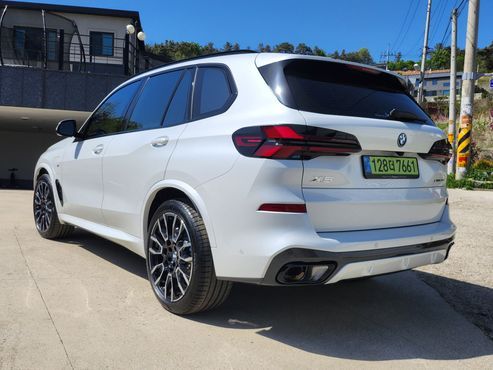 BMW X5 xDrive 50e M Sport — пробег 1 008 км — фото 5 из 5