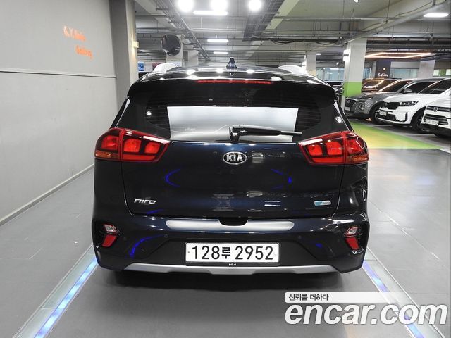 Kia Niro 1.6 HEV Luxury — пробег 52 837 км — фото 4 из 5