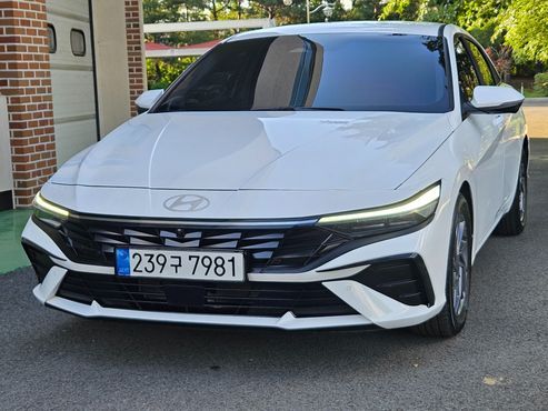 Hyundai AVANTE 1.6 Inspiration — пробег 21 970 км — фото 3 из 5