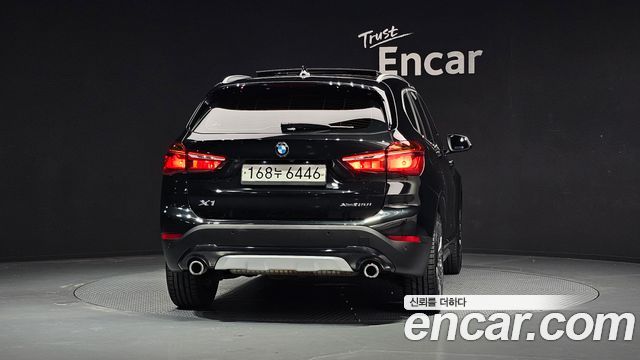 BMW X1 xDrive 20i xLine — пробег 83 821 км — фото 4 из 5