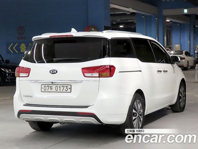 Kia Carnival 9-seater Luxury — пробег 123 307 км — фото 4 из 5