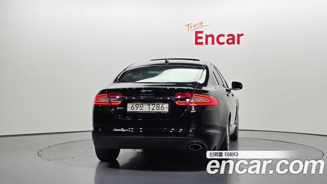 Jaguar XF 2.2D Luxury X250 — пробег 83 629 км — фото 4 из 5