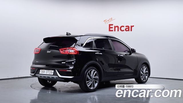 Kia Niro Prestige — пробег 105 994 км — фото 2 из 5