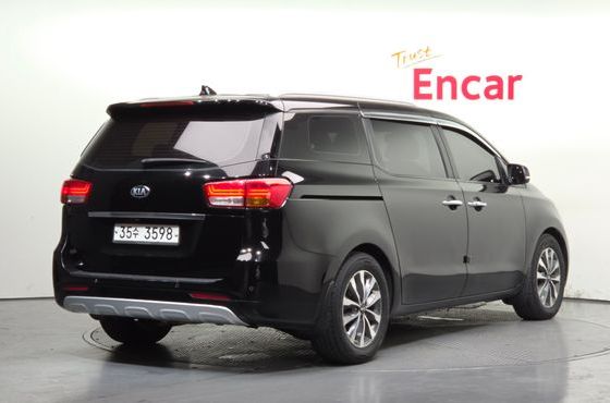 Kia Carnival 9-seater Luxury — пробег 267 152 км — фото 2 из 5