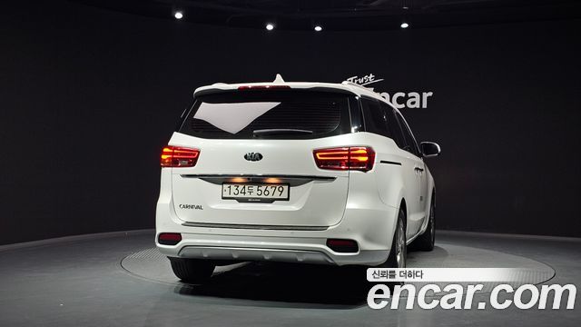 Kia Carnival из Кореи Encar