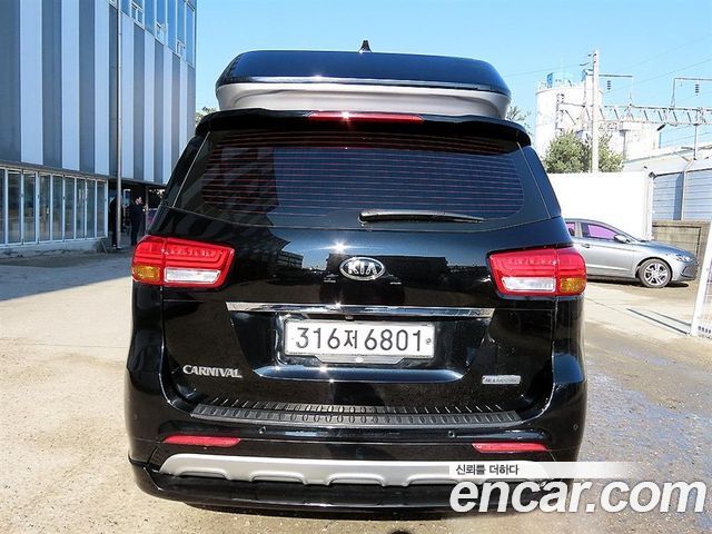 Kia Carnival Gasoline 9-seater Hi-Limousine Noblesse — пробег 183 367 км — фото 4 из 5