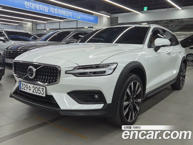 Volvo V60 B5 Ultimate AWD — пробег 28 000 км — фото 3 из 5