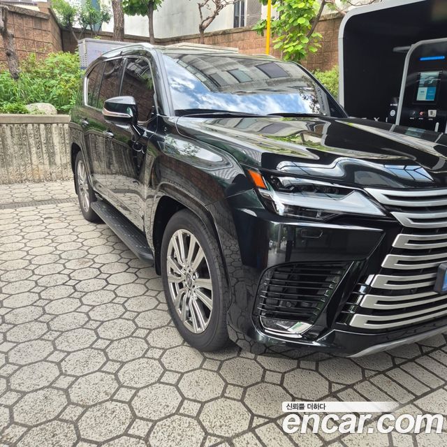 Lexus LX 700h VIP — пробег 300 км — фото 2 из 5