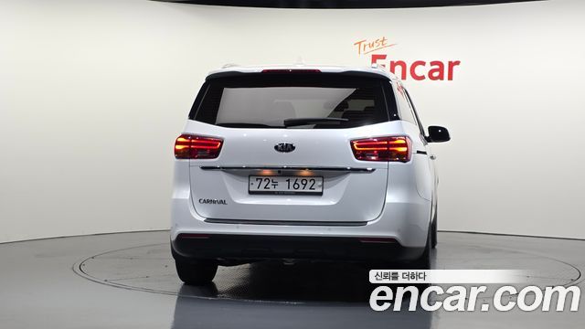 Kia Carnival из Кореи Encar