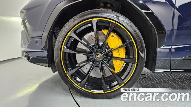 Lamborghini Urus из Кореи Encar