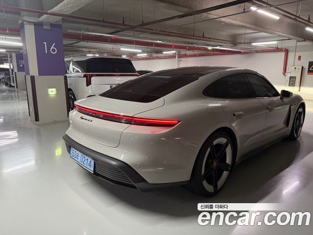 Porsche Taycan 4S — пробег 11 600 км — фото 4 из 5