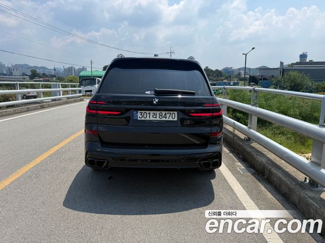 BMW X7 xDrive 40i M Sport 7STR — пробег 29 380 км — фото 4 из 5