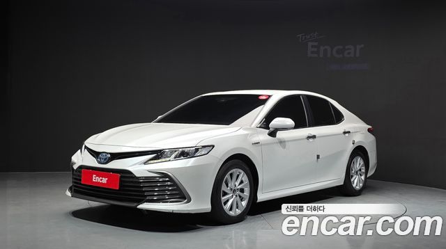 Toyota Camry 2.5 LE Hybrid — пробег 68 274 км — фото 1 из 5