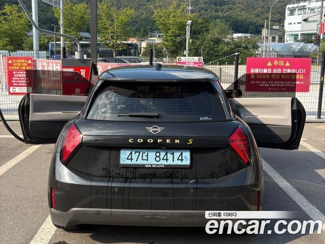 Mini Cooper SE Favoured — пробег 9 600 км — фото 3 из 5