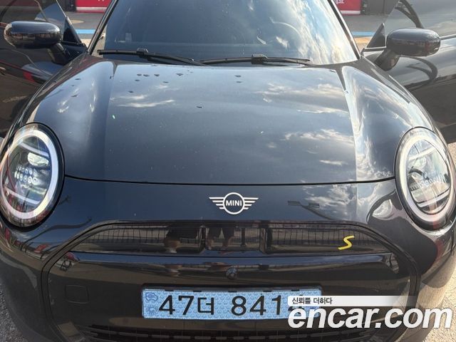 Mini Cooper SE Favoured — пробег 9 600 км — фото 4 из 5