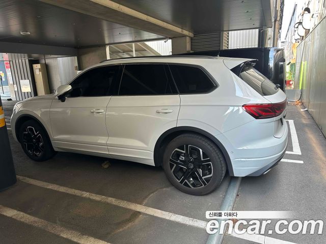 Volkswagen Touareg 3.0 TDI Prestige — пробег 12 000 км — фото 2 из 5