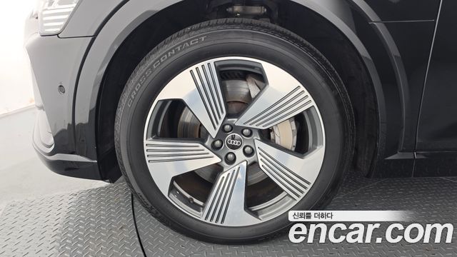 Audi e-tron из Кореи Encar
