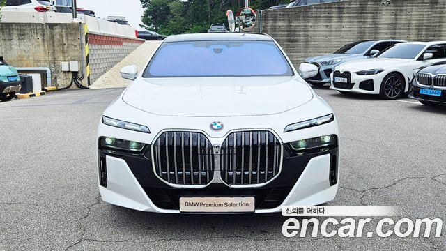 BMW 7-Series 740d xDrive M Sport — пробег 8 809 км — фото 3 из 5