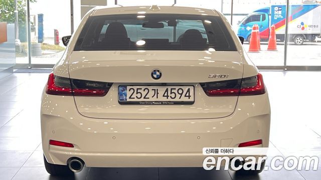 BMW 3-Series 320i — пробег 7 608 км — фото 4 из 5
