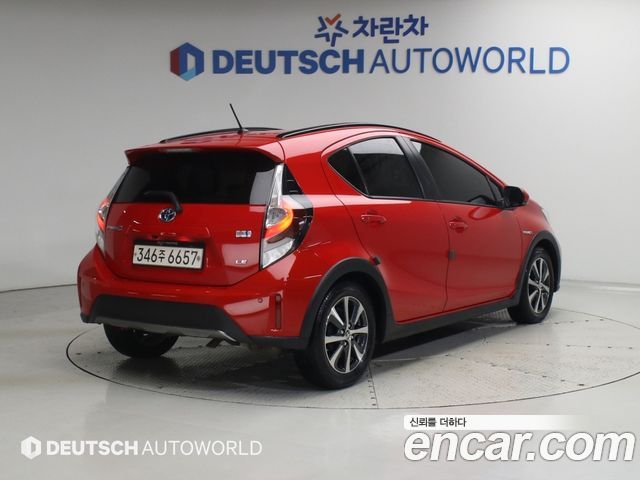 Toyota Prius 1.5 Crossover — пробег 71 023 км — фото 2 из 5