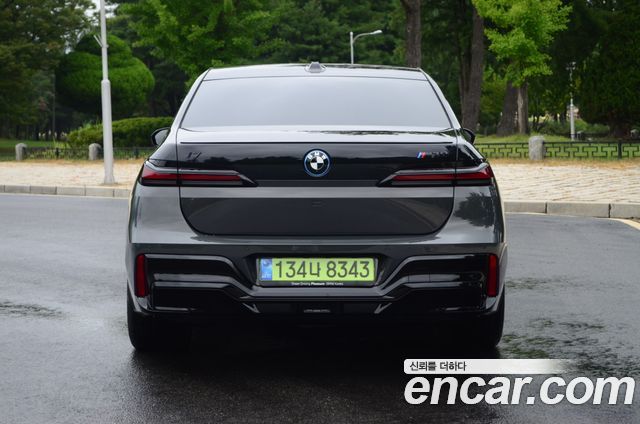 BMW i7 из Кореи Encar