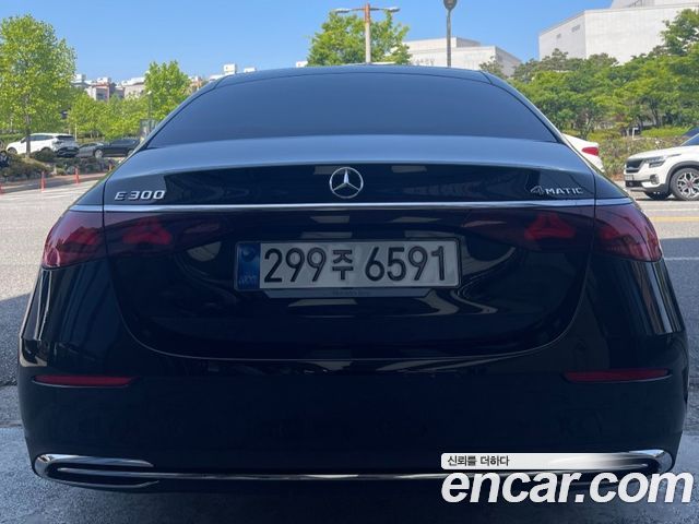 Mercedes-Benz E-Class E300 4MATIC Exclusive — пробег 860 км — фото 4 из 5