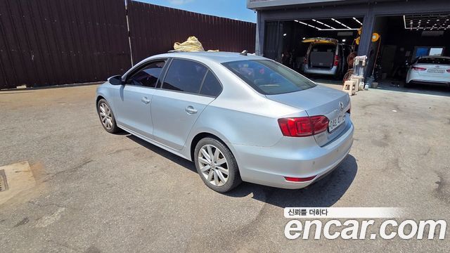 Volkswagen Jetta 2.0 TDI 6th — пробег 215 000 км — фото 3 из 5