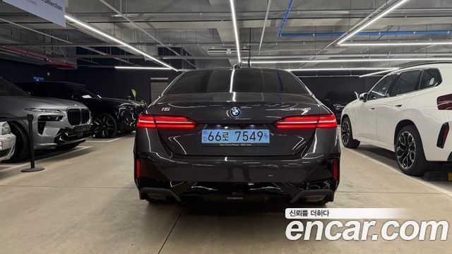 BMW i5 eDrive 40 M Sport — пробег 39 764 км — фото 4 из 5