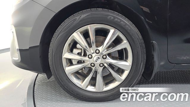 Kia Carnival 9-Seater Noblesse Special — пробег 162 901 км — фото 5 из 5