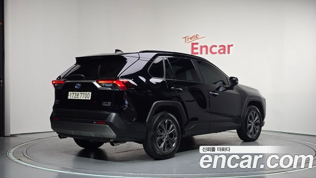 Toyota RAV4 2,5 4WD Hybrid LTD — пробег 32 255 км — фото 2 из 5