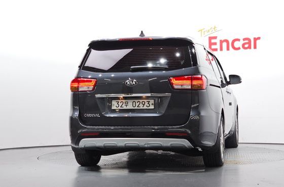 Kia Carnival 9-seater Prestige — пробег 181 900 км — фото 4 из 5