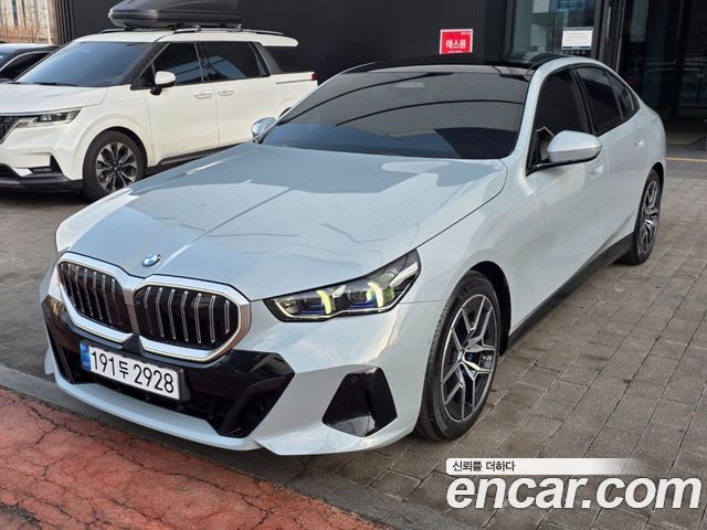 BMW 5-Series 520i M Sport — пробег 1 550 км — фото 2 из 5