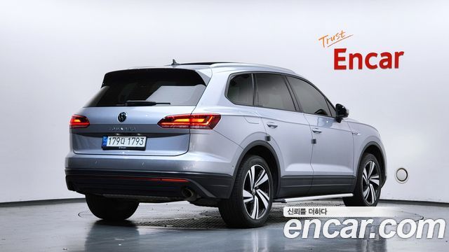 Volkswagen Touareg 3.0 TDI Premium — пробег 60 873 км — фото 2 из 5