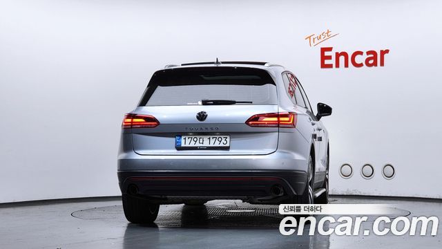 Volkswagen Touareg 3.0 TDI Premium — пробег 60 873 км — фото 4 из 5