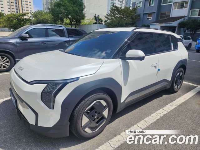Kia EV3 Long Range 2WD Earth — пробег 8 400 км — фото 3 из 5