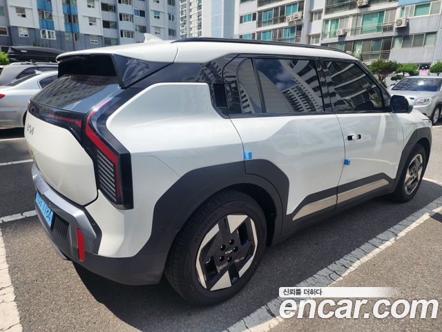 Kia EV3 Long Range 2WD Earth — пробег 8 400 км — фото 4 из 5
