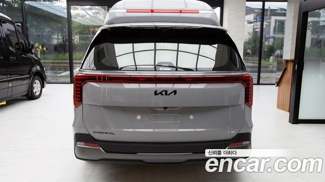 Kia Carnival HEV 9-Seater Hi-Limousine (Special vehicle) — пробег 20 км — фото 4 из 5