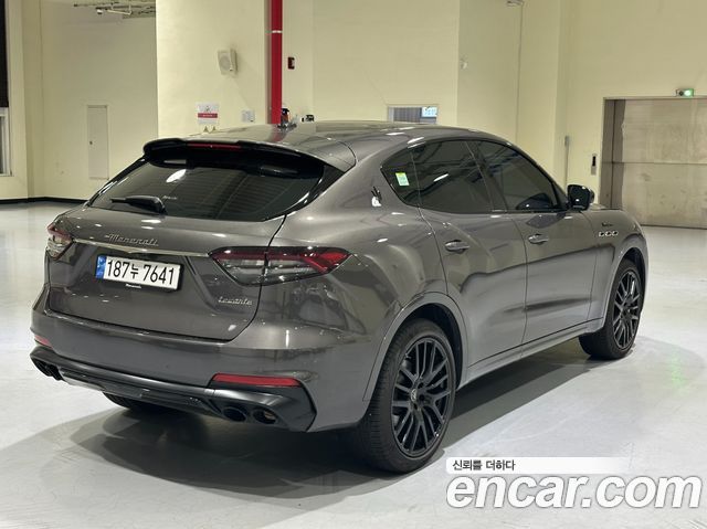 Maserati Levante 3.0 S AWD Modena — пробег 8 400 км — фото 2 из 5