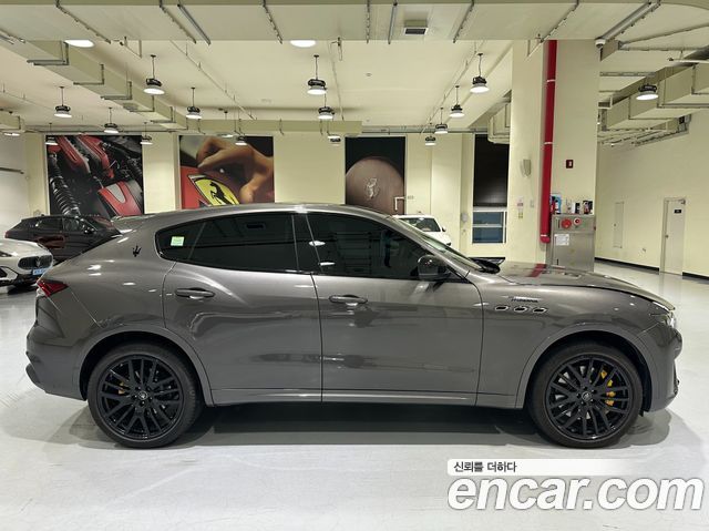 Maserati Levante 3.0 S AWD Modena — пробег 8 400 км — фото 3 из 5