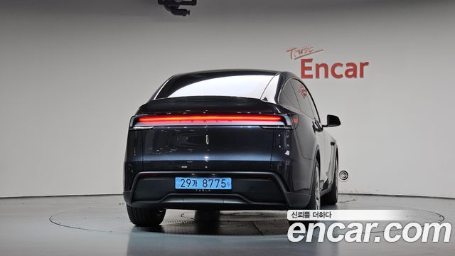 Tesla Model Y L Long Range AWD — пробег 48 км — фото 4 из 5