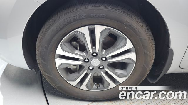 Kia Carnival 9-Seater Luxury — пробег 16 092 км — фото 5 из 5