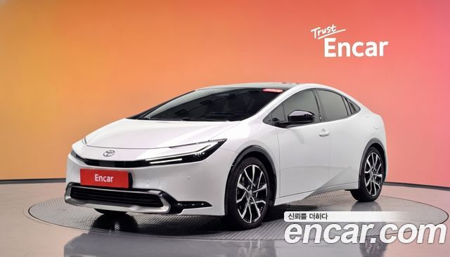 Toyota Prius 2.0 PHEV XSE — пробег 35 821 км — фото 1 из 5