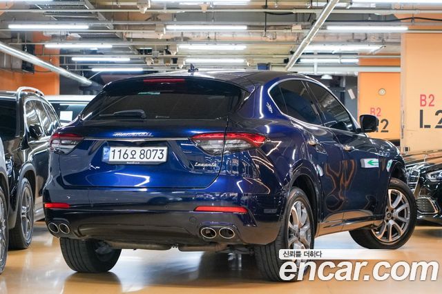 Maserati Levante из Кореи Encar