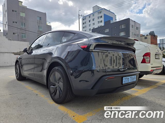 Tesla Model Y RWD — пробег 235 км — фото 2 из 5